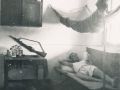 252 tempat slaapplaats met veldbed en klamboe te Pemalang 1 8 1949 Vriend Cor