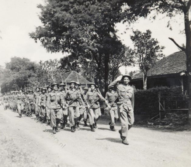 59 parade  Beediging Luitenant Hoedemakers te Soekaredja