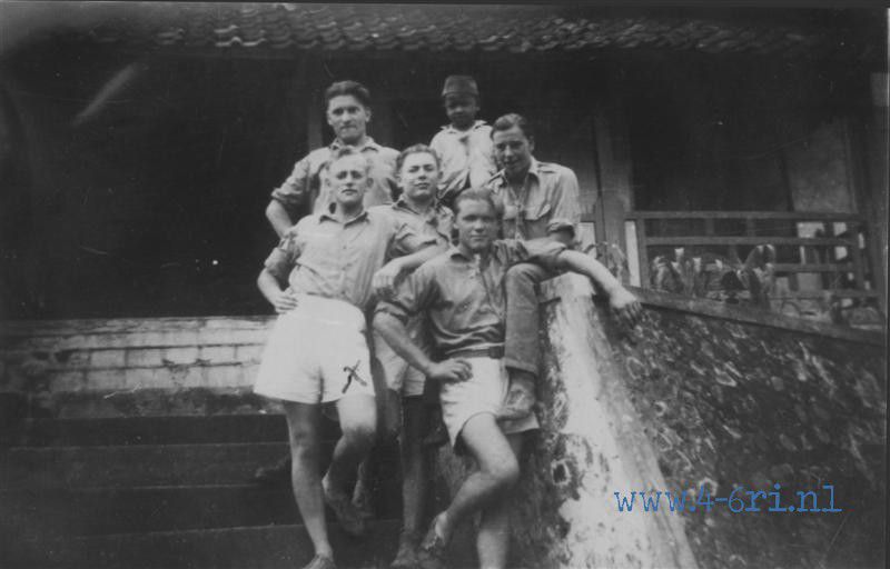 37   Bodja Op de trap van de Moskee October 1947