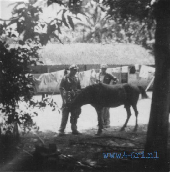 97 Terug van een ritje door de kampong te Sikowang 1949