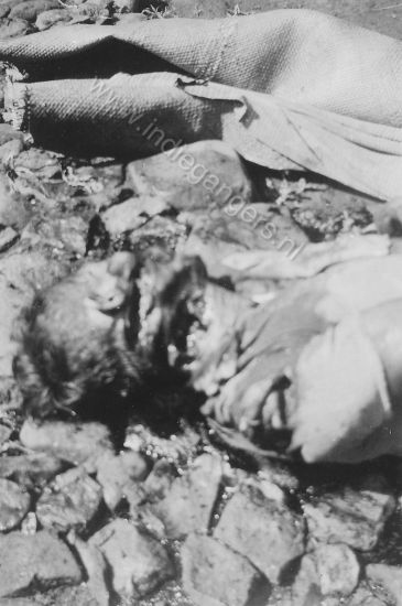 61b   Obdebeke october 1947 Inlander door TRI met klewang bewerkt in kampong Selokaton   omdat hij aan Nederlanders verkocht had   oct 1947